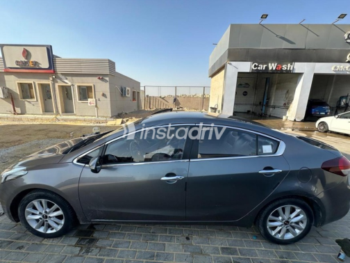 Kia Cerato 2018 White Automatic Used for Sale in Greater Cairo ( Cairo + Giza) - 3