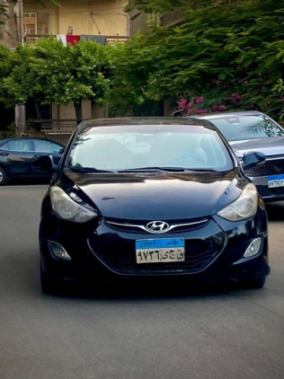 هيونداي إلنترا 2015 أزرق غامق أوتوماتيك مستعملة للبيع في شبرا
