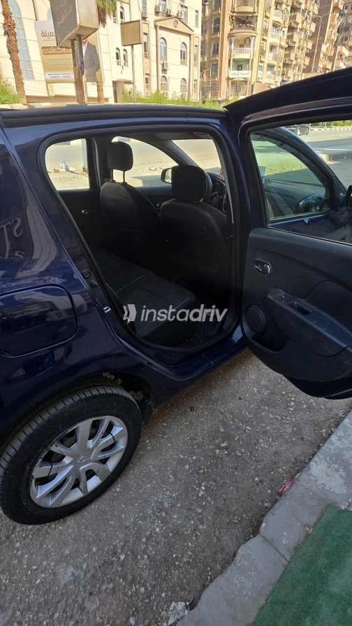Renault Sandero 2017 White Automatic Used for Sale in Greater Cairo ( Cairo + Giza) - 2
