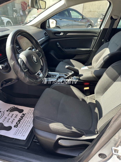 Renault Megane 2022 Silver CVT Used for Sale in Greater Cairo ( Cairo + Giza) - 3