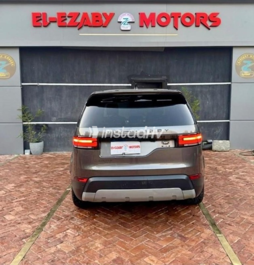 Land Rover Discovery 2018 Gray Automatic Used for Sale in Nasr city - 2