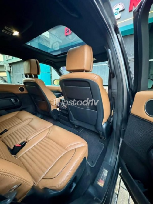 Land Rover Discovery 2018 Gray Automatic Used for Sale in Nasr city - 6