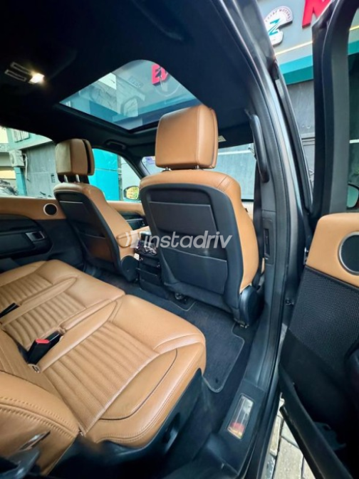 Land Rover Discovery 2018 Gray Automatic Used for Sale in Nasr city - 7