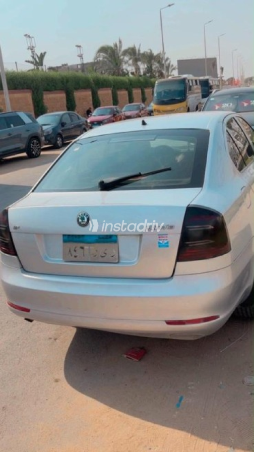 Skoda Octavia 2012 Silver Automatic Used for Sale in Cairo - 3