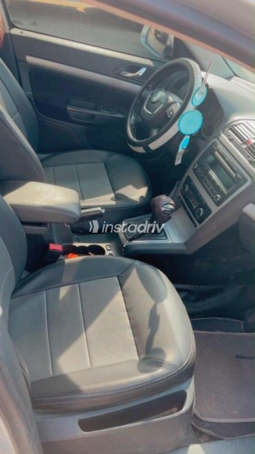 Skoda Octavia 2012 Silver Automatic Used for Sale in Cairo - 4