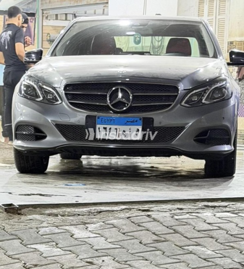 Mercedes E 250 2011 Silver Automatic Used for Sale in Shibin el Kom  - 1