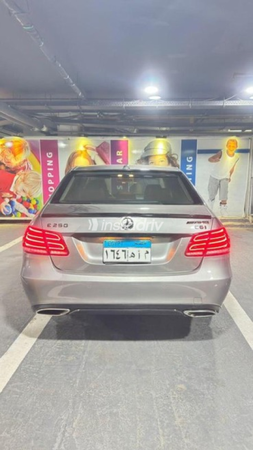 Mercedes E 250 2011 Silver Automatic Used for Sale in Shibin el Kom  - 3