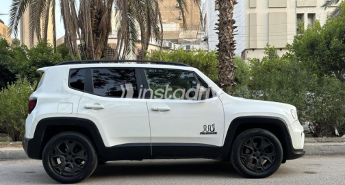 جيب رينيجيد 2020 أبيض أوتوماتيك مستعملة للبيع في مصر الجديدة - 2