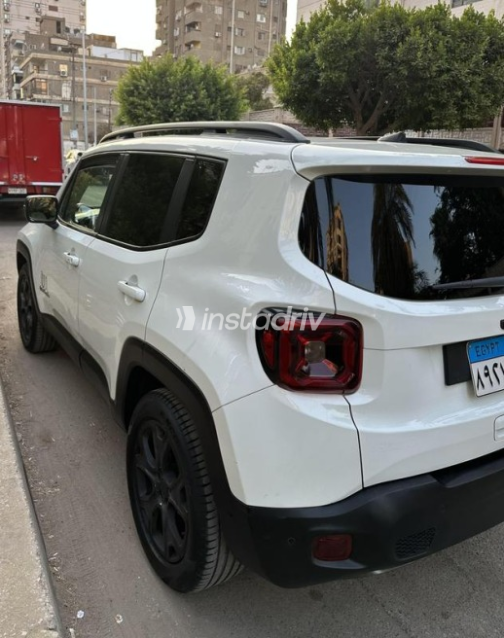 جيب رينيجيد 2020 أبيض أوتوماتيك مستعملة للبيع في مصر الجديدة - 6