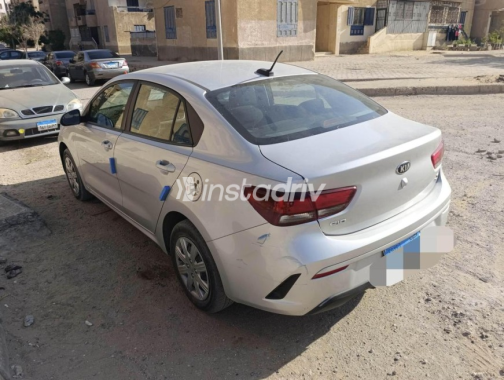 كيا ريو 2021 فضي أوتوماتيك مستعملة للبيع في القاهرة - 2