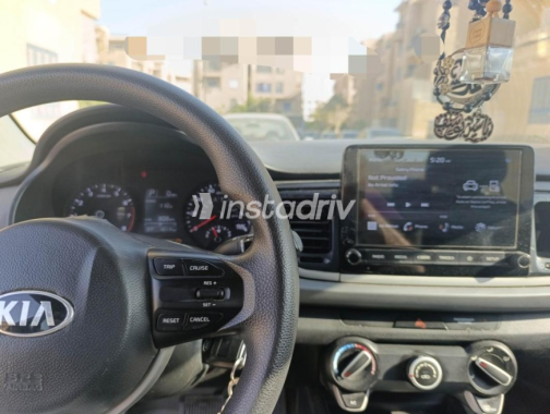 كيا ريو 2021 فضي أوتوماتيك مستعملة للبيع في القاهرة - 3