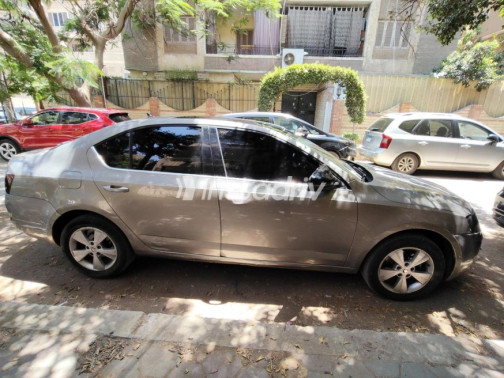 Skoda Octavia A7 2015 White Automatic Used for Sale in Cairo - 5