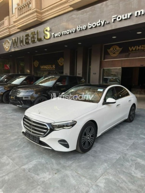 مرسيدس E 200 2024 أبيض أوتوماتيك مستعملة للبيع في القاهرة - 1