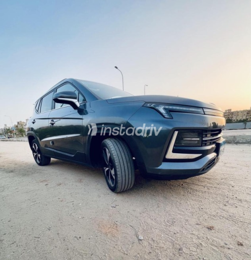 جاك JS4 2022 أبيض أوتوماتيك مستعملة للبيع في 6 أكتوبر - 3