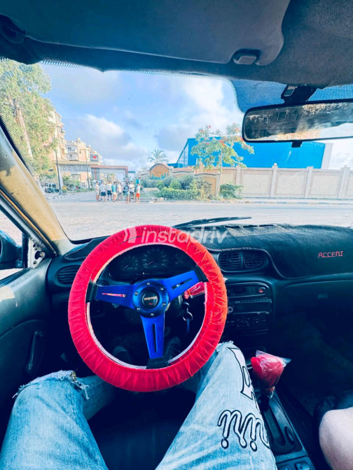 Hyundai Accent 1999 Gray Automatic Used for Sale in Greater Cairo ( Cairo + Giza) - 3