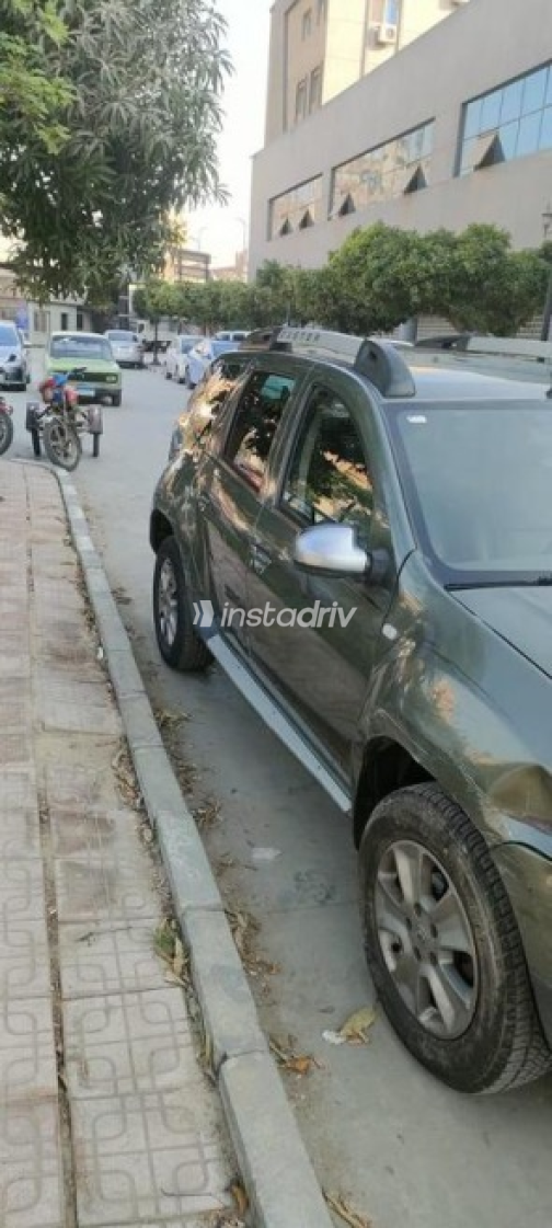 رينو داستر 2015 بترولي أوتوماتيك مستعملة للبيع في القاهرة - 4