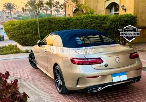 مرسيدس E 300 2019 ذهبي أوتوماتيك مستعملة للبيع في القاهرة - 2