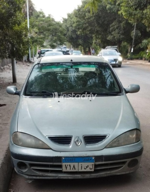 Renault Megane 2000 Silver Automatic Used for Sale in Maadi - 1