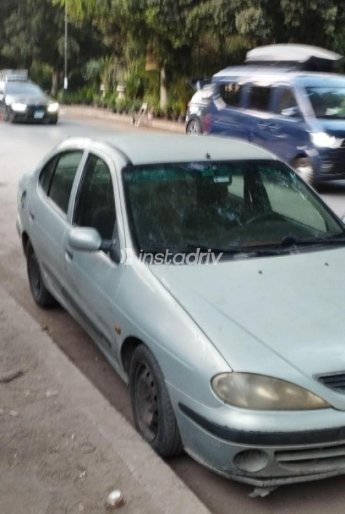 Renault Megane 2000 Silver Automatic Used for Sale in Maadi - 2