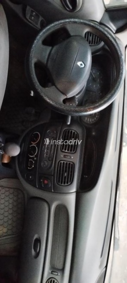 Renault Megane 2000 Silver Automatic Used for Sale in Maadi - 4