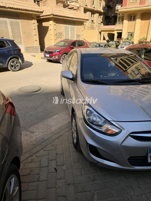 Hyundai Accent 2012 Silver Automatic Used for Sale in Greater Cairo ( Cairo + Giza) - 1