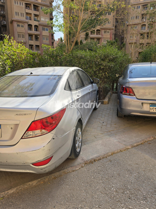 Hyundai Accent 2012 Silver Automatic Used for Sale in Greater Cairo ( Cairo + Giza) - 5