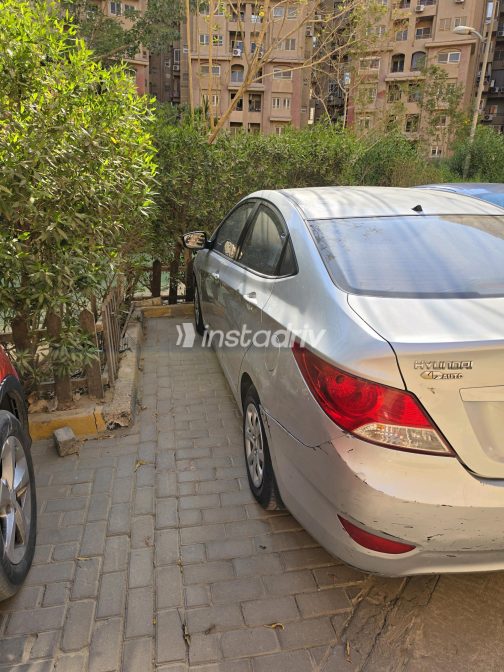 Hyundai Accent 2012 Silver Automatic Used for Sale in Greater Cairo ( Cairo + Giza) - 7