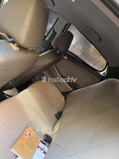 Hyundai Accent 2012 Silver Automatic Used for Sale in Greater Cairo ( Cairo + Giza) - 9