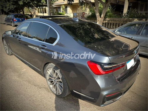 بي ام دبليو 740 2018 رمادي أوتوماتيك مستعملة للبيع في مدينة الشيخ زايد - 4