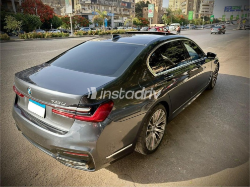 بي ام دبليو 740 2018 رمادي أوتوماتيك مستعملة للبيع في مدينة الشيخ زايد - 5