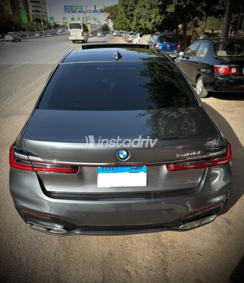 بي ام دبليو 740 2018 رمادي أوتوماتيك مستعملة للبيع في مدينة الشيخ زايد - 10