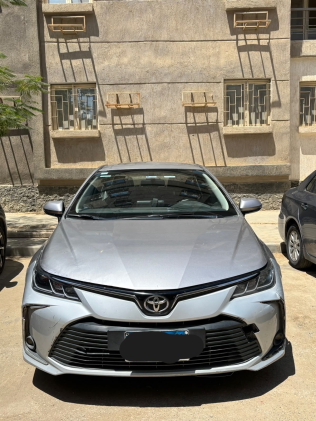 تويوتا كورولا 2021 فضي CVT مستعملة للبيع في القاهرة الكبرى ( القاهرة - الجيزة)