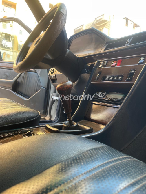 Mercedes E 200 1988 White Manual Used for Sale in Greater Cairo ( Cairo + Giza) - 7