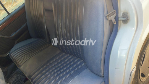 Mercedes E 200 1988 White Manual Used for Sale in Greater Cairo ( Cairo + Giza) - 9