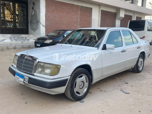 Mercedes E 200 1988 White Manual Used for Sale in Greater Cairo ( Cairo + Giza) - 10
