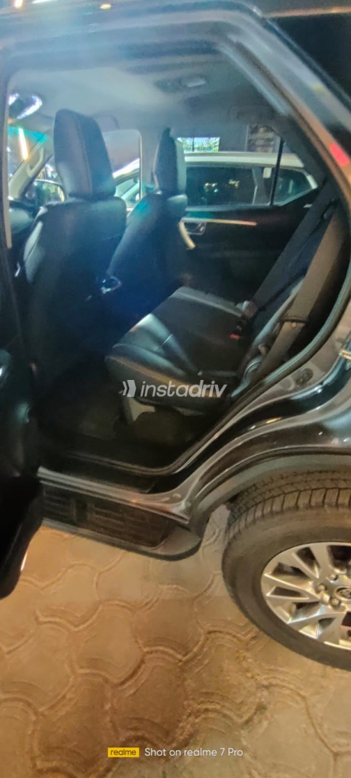 تويوتا فورتشنر 2024 رمادي غامق أوتوماتيك مستعملة للبيع في القاهرة الكبرى ( القاهرة - الجيزة) - 4