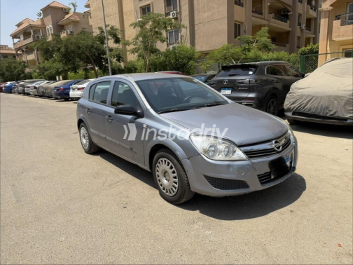 Opel Astra 2008 Gray Automatic Used for Sale in Sheikh Zayed City - 2