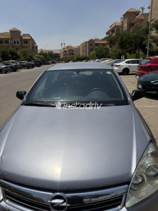 Opel Astra 2008 Gray Automatic Used for Sale in Sheikh Zayed City - 4