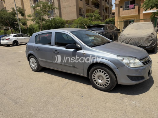 Opel Astra 2008 Gray Automatic Used for Sale in Sheikh Zayed City - 5