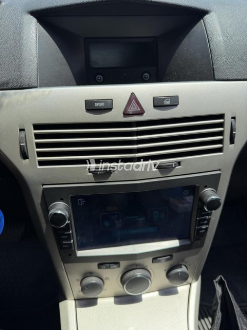 Opel Astra 2008 Gray Automatic Used for Sale in Sheikh Zayed City - 7