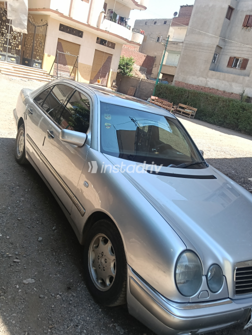 مرسيدس E 200 1996 فضي أوتوماتيك مستعملة للبيع في القاهرة الكبرى ( القاهرة - الجيزة) - 9