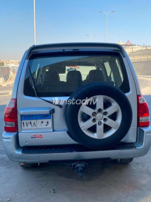 Mitsubishi Pajero 2005 Silver Automatic Used for Sale in Nasr city - 5