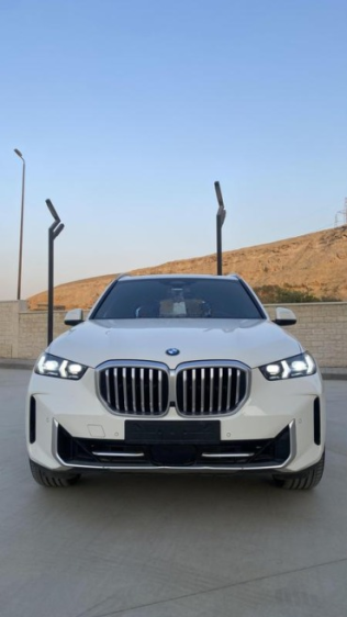 بي ام دبليو X5 2025 أبيض أوتوماتيك مستعملة للبيع في القطامية