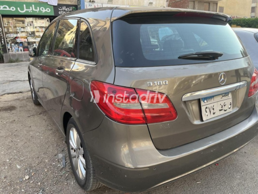 مرسيدس B 180 2014 ذهبي أوتوماتيك مستعملة للبيع في القاهرة - 4