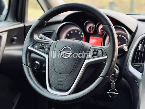 Opel Astra 2018 Black Automatic Used for Sale in Maadi - 2
