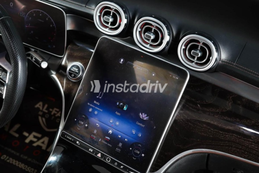 مرسيدس GLC 300 2023 أبيض أوتوماتيك مستعملة للبيع في مدينة الشيخ زايد - 8