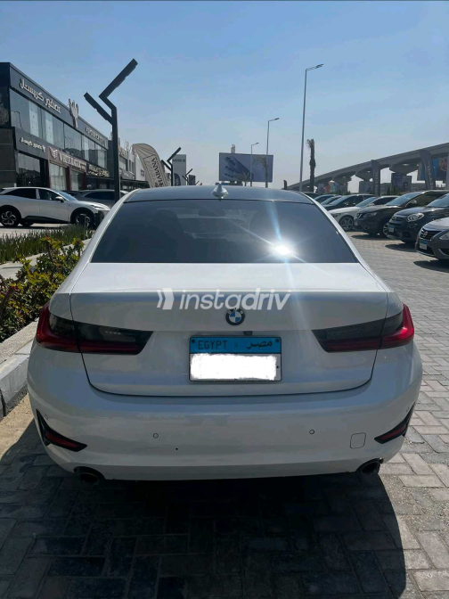 بي ام دبليو 320 2020 أبيض أوتوماتيك مستعملة للبيع في القاهرة الكبرى ( القاهرة - الجيزة) - 5