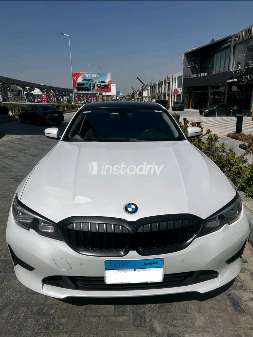 بي ام دبليو 320 2020 أبيض أوتوماتيك مستعملة للبيع في القاهرة الكبرى ( القاهرة - الجيزة) - 8
