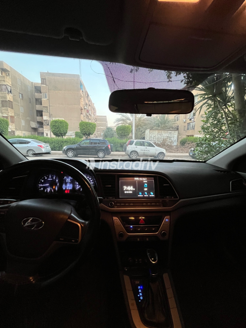 هيونداي إلنترا اى دى 2019 أسود أوتوماتيك مستعملة للبيع في القاهرة الكبرى ( القاهرة - الجيزة) - 3