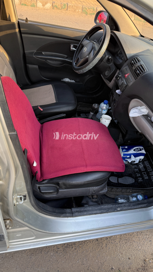Kia Picanto 2010 Silver Automatic Used for Sale in Greater Cairo ( Cairo + Giza) - 6